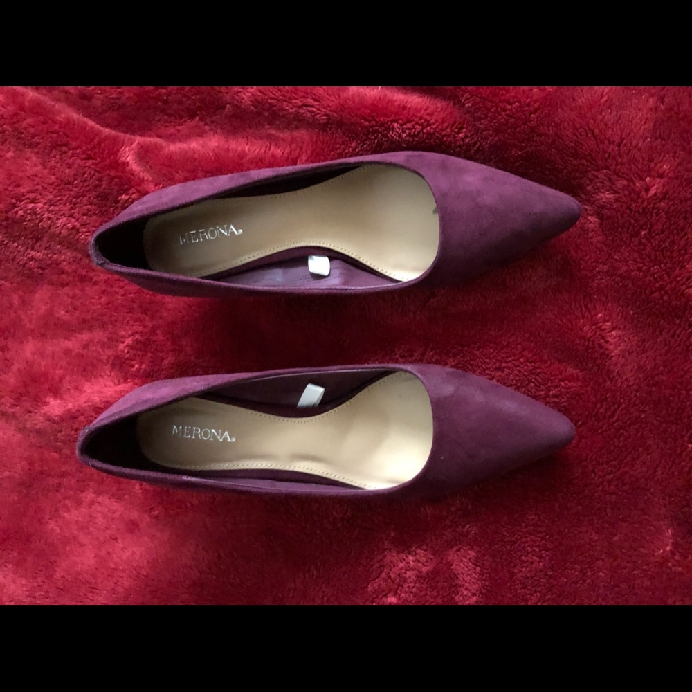 Merona Target burgundy pointy closed toe pumps
